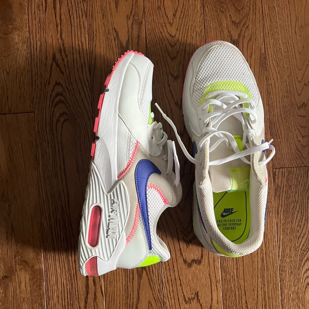 NIKE AIR MAX